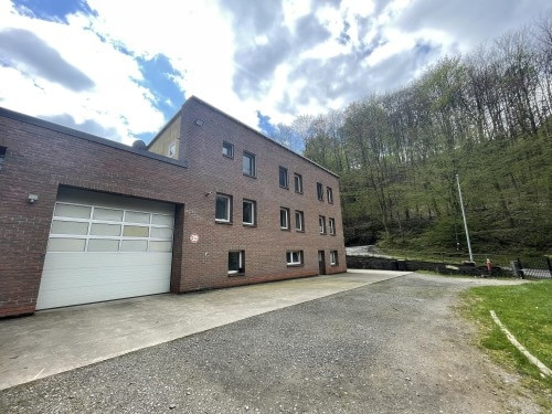 Gewerbehalle Ansicht vorn vom Hof